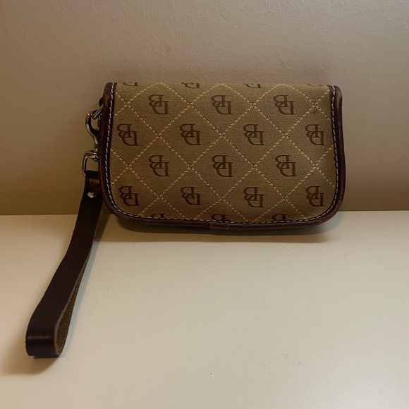 Dooney & Bourke Signature Flap Wristlet Wallet Brown Leather Trim - Picture 4 of 10